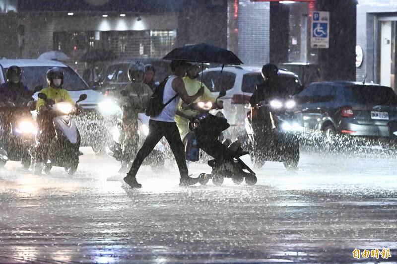 沙德爾颱風週三最接近 暴雨狂炸半個台灣