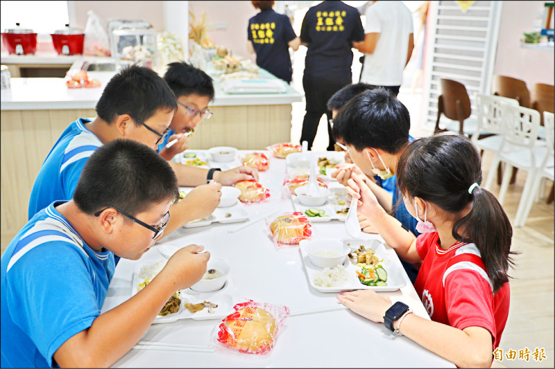 雲林免費營養午餐啟動 5萬名師生受惠