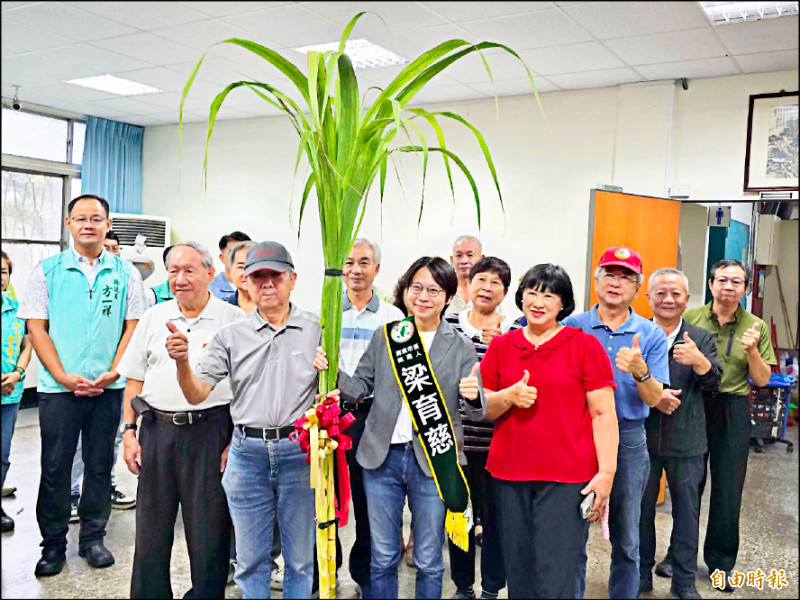 屏東市長選戰 梁育慈登記喊改變