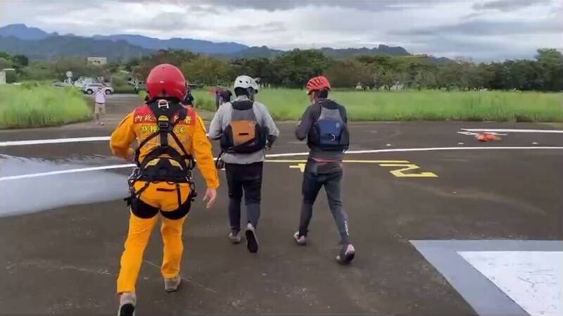 南投勇消濁水溪救援殉職！空勤直升機吊掛2泛舟客脫困