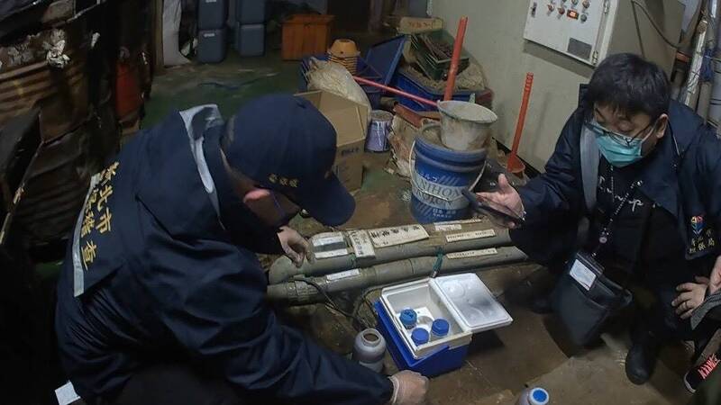 鋅超標594倍!樹林電鍍廠偷排重金屬廢水 遭停工拆違建