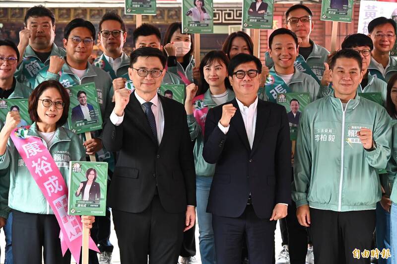 陪賴瑞隆登記參選市長 陳其邁:選對人才能走對的路,高雄人最有經驗