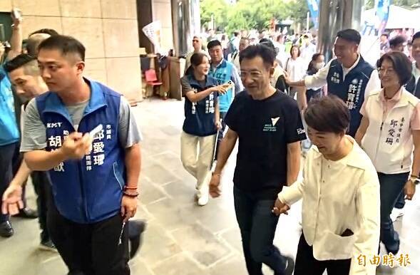 盧秀燕上班陪江啟臣登記參選台中市長 何欣純猛批:跨越市政資源紅線