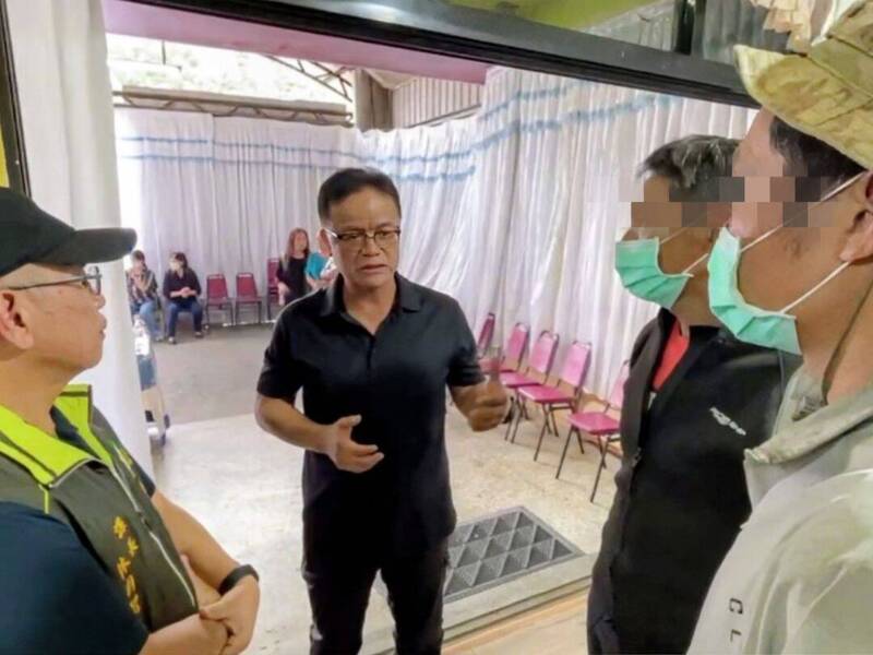 泛舟客脫困赴靈堂致意 消防「硬著頭皮救」沉痛籲將心比心