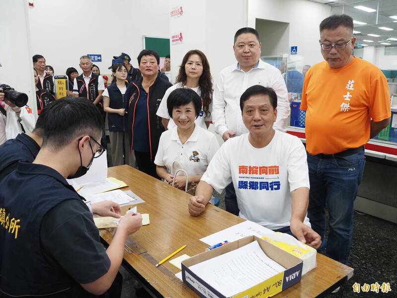 「全國第一大鎮」簡賜勝、張媛婷完成草屯鎮長選舉登記 拋升格、青年就業政見