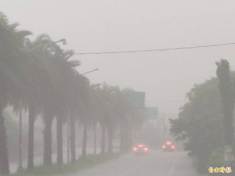 紫到發黑！屏東8月雨量冠全台 海灌平均值3倍雨水