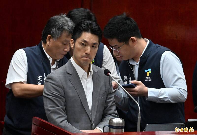 蔣萬安稱兒子交換學生不領補助 黃帝穎點出蔣仍面對兩大問題