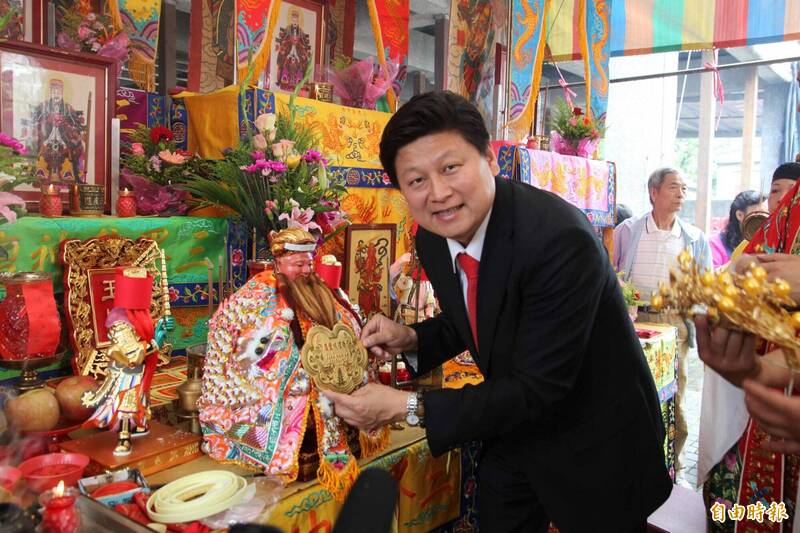 城隍爺撞臉花蓮王! 他見本尊驚呆:連神明都必須長得像傅崐萁