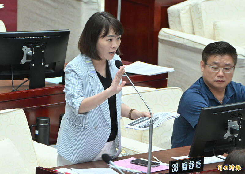殷瑋稱「還有3、4位孩子具外國籍」簡舒培質疑研考會主委能掌握教育局資料