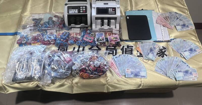 高市「棋牌社」涉賭 美女荷官發牌吸睛賭客嗨警逮29人