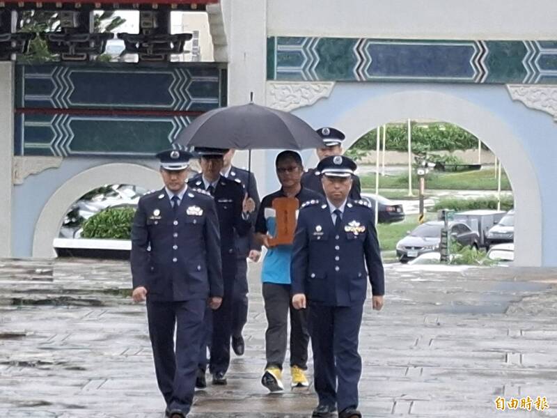 入祀澎湖忠烈祠瞬間陽光露臉 空軍飛官辛柏毅「光榮」返鄉