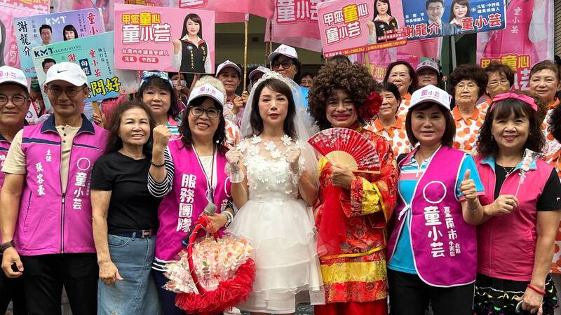 台南女議員選將披婚紗登記參選 童小芸:嫁給台南擔市民責任