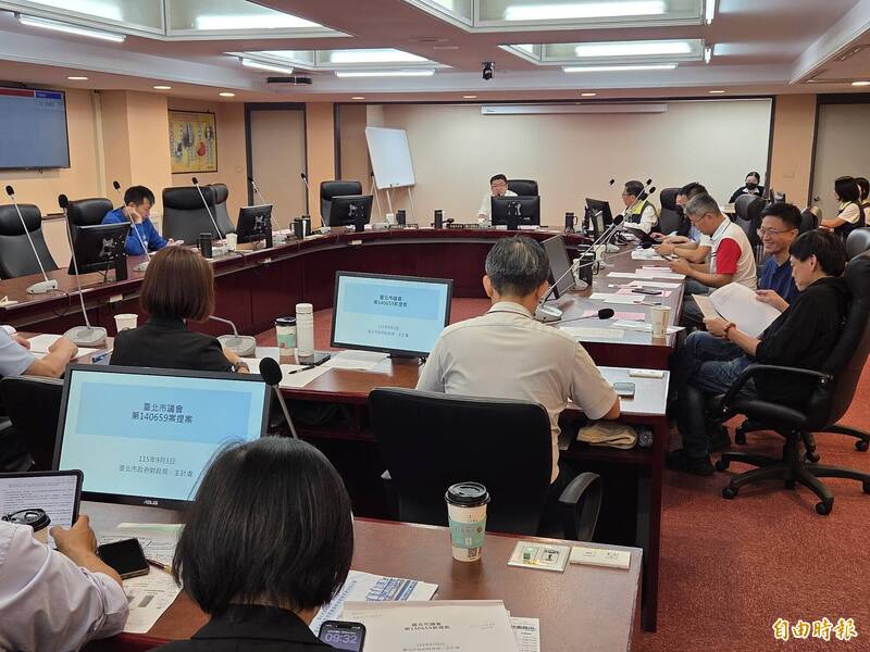 北市議員洪健益提案普發2萬 委員會通過送市府研議