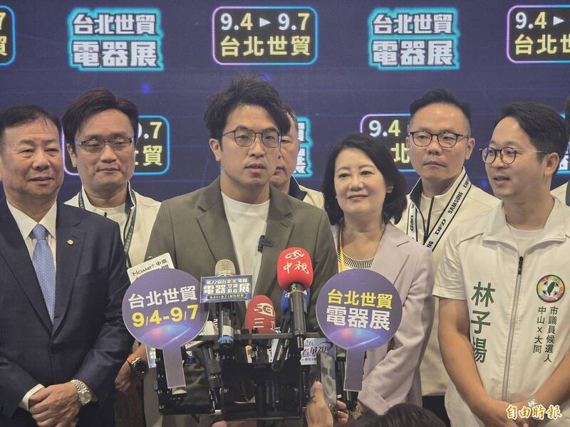蔣萬安長子公費出國、童軍經歷被質疑特權 沈伯洋籲:壓力不要放小孩身上