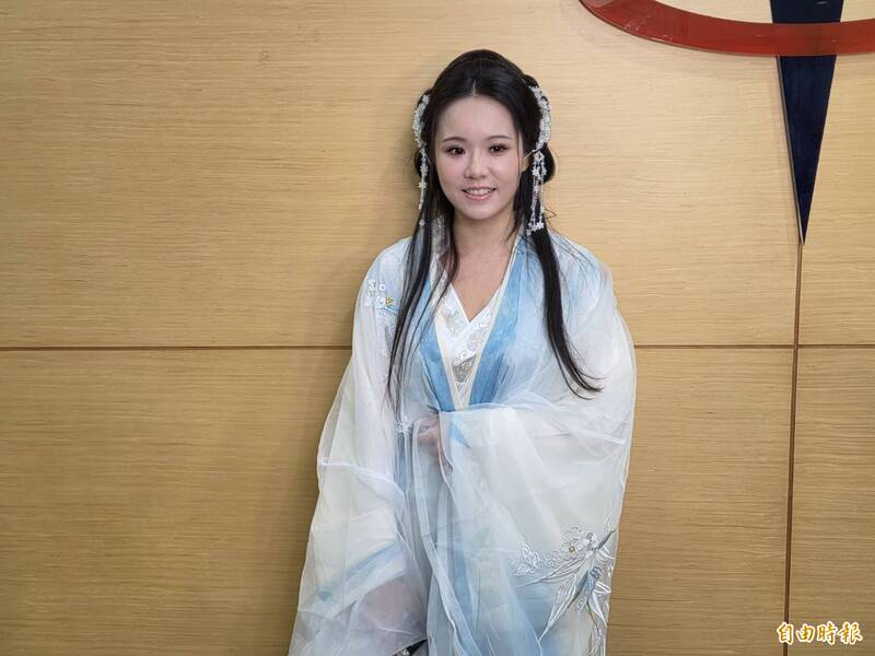JFK女郎穿越風登記 成桃市選委會現場焦點