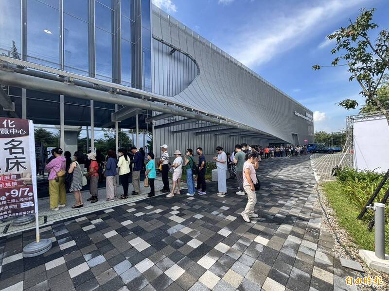 高鐵彰化站前終於活起來！國際展覽中心揭幕 首檔展會大排長龍