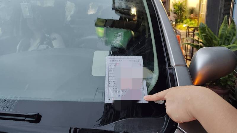 男欠逾31萬交通罰鍰不繳遭「智慧扣車」 妻現身急救車
