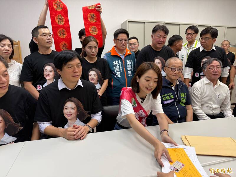 韓瑩登記參選宜蘭市長提「六新市政」願景 綠營大咖力挺