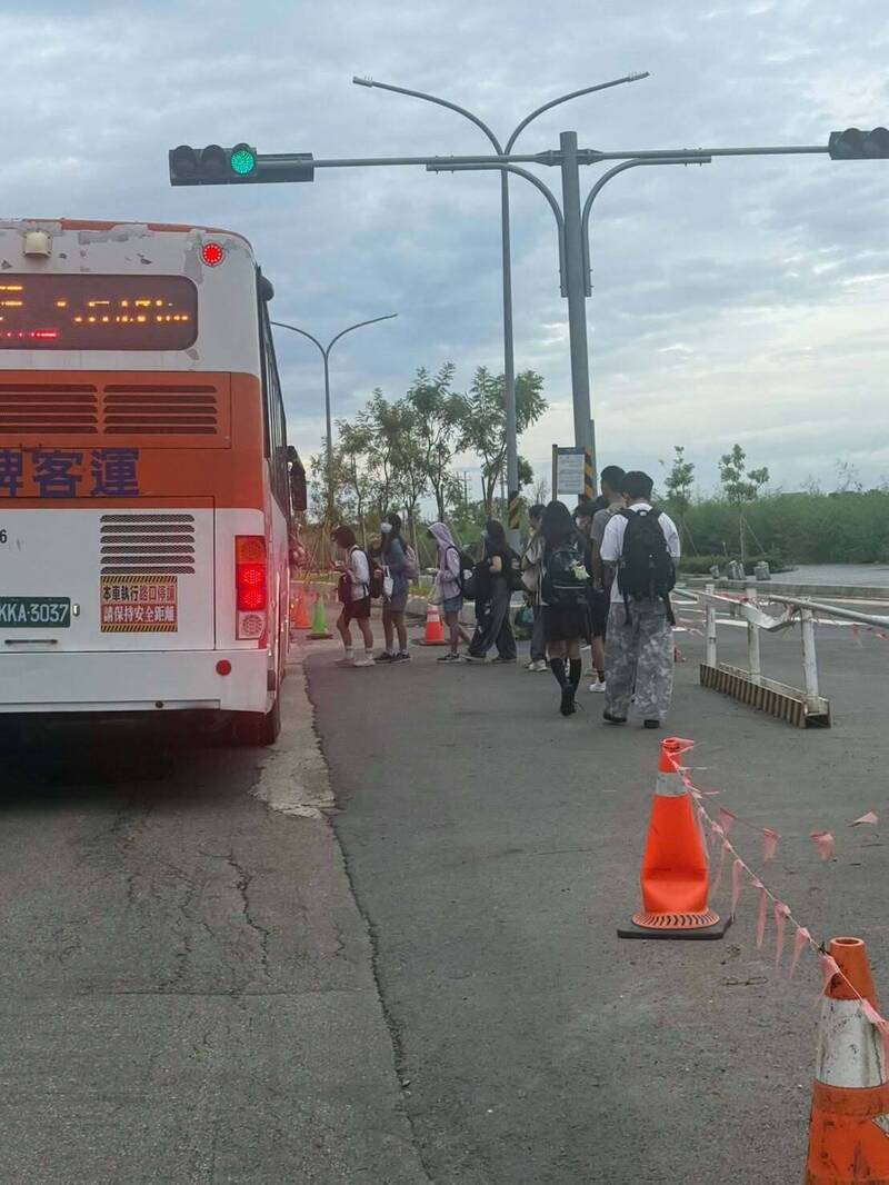 竹市學生擠不上公車 議員劉彥伶:通學專車路線、班次應擴大