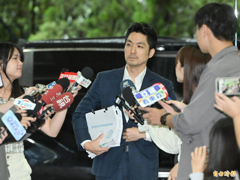庇護工場喊救命、蔣萬安兒風光赴美 胡采蘋:不相信沒有人在乎