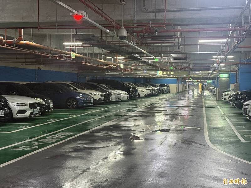 南港火車站地下停車場淹水 台鐵公司曝原因