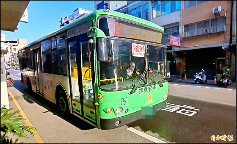 竹縣學生怨公車過站不停 放學也無車搭