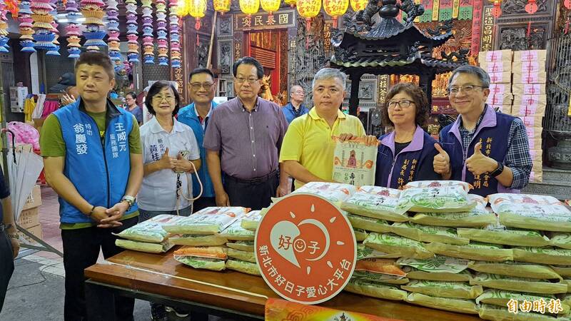 三重力行聖賢宮偕多團體 捐1萬4100斤平安米