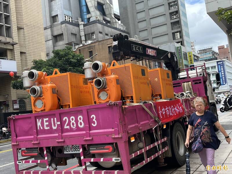 基隆淹水 台中支援大型移動式抽水機