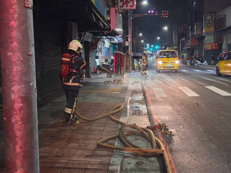 新北蘆洲中華電信交接箱凌晨爆炸起火 炸裂巨響嚇醒住戶