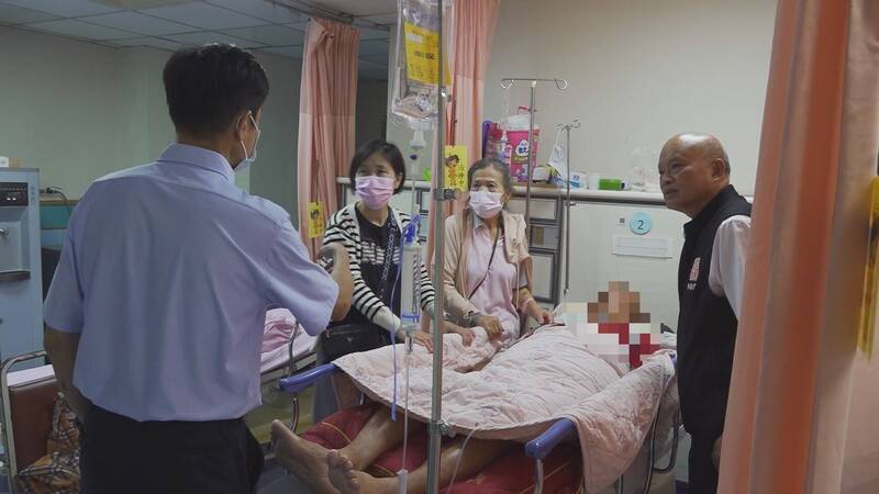 82歲翁倒臥草叢3天!家屬多次經過沒發現 警見「雜草倒伏」救命