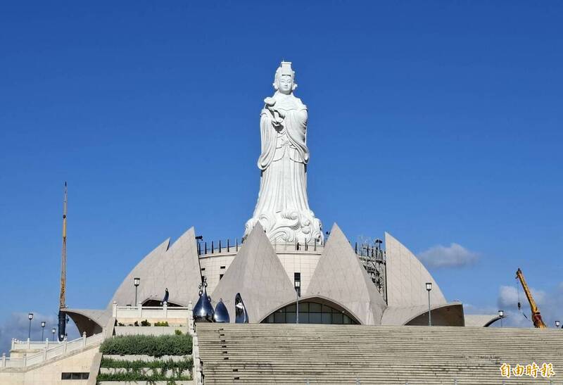 台灣本島最高!台中大安港媽祖雕像完工 鷹架拆除民眾搶拍本尊