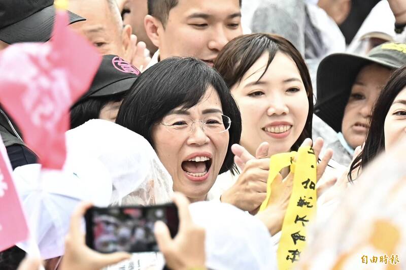 民進黨新北市長候選人蘇巧慧到板橋競選總部會場，現場擠爆。（記者塗建榮攝）