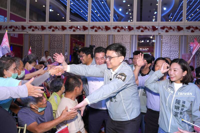 搶攻螺絲之都!賴瑞隆成立大岡山後援會 喊出敬老卡加碼、傳產接單不斷