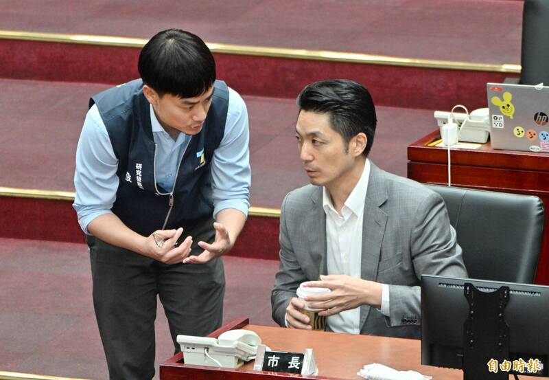 藍營猛護蔣萬安兒卻對鄭麗文遭揮掌噤聲!吳靜怡:老派跋扈、特權至上的權力文化