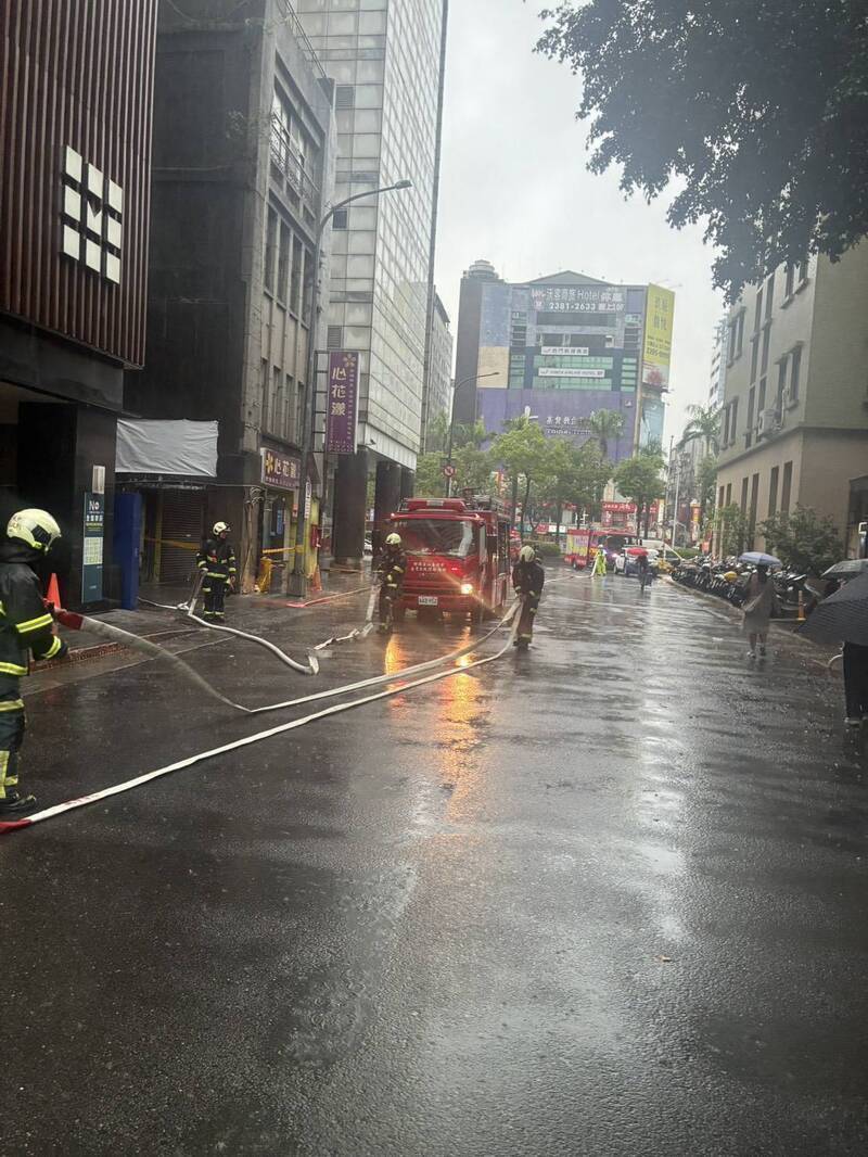 西門町飯店爆炸冒大火!英雄廚師第一線救火 妻爆狀況嚴重已進ICU