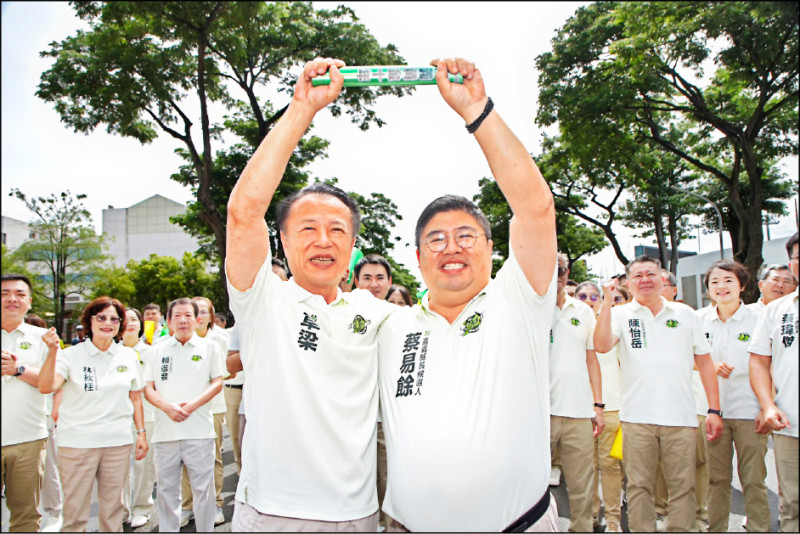 《2026嘉義縣長選情初探》蔡易餘接棒延續政績 吳品叡整合非綠求勝