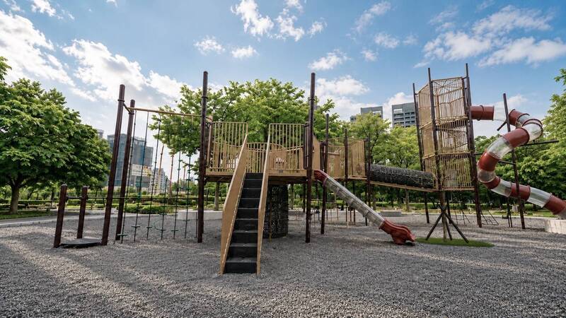 桃市府養護工程處打造全齡共融遊戲場「青山河濱公園」。(養工處提供) 桃市府養護工程處打造全齡共融遊戲場「青山河濱公園」。(養工處提供)