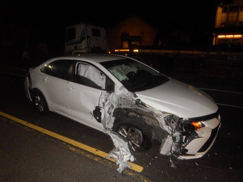 台中男自撞聯結車神智不清胡言亂語 警驗出毒品陽性送辦