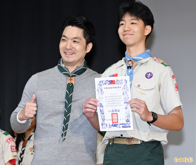 印尼網軍傾巢護航「蔣立得」 他看完蔣萬安回應酸:保母團準備!