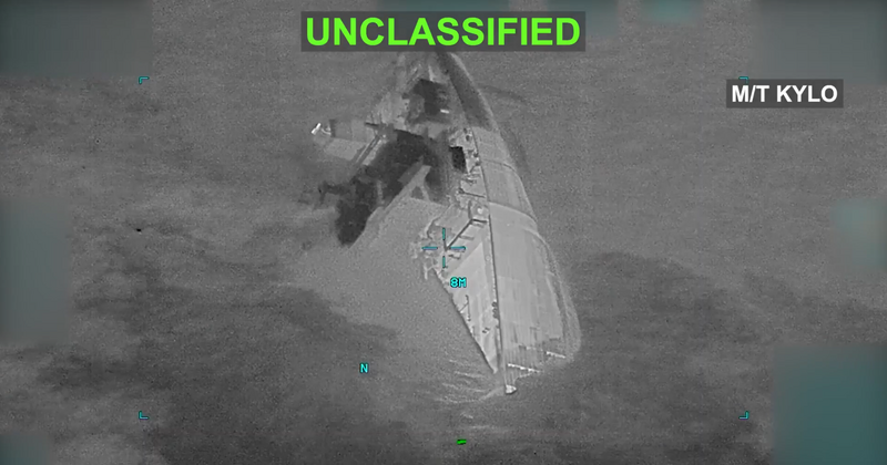 伊朗油輪遭擊沉!16秒畫面曝光 美軍嗆加入「海底行列」
