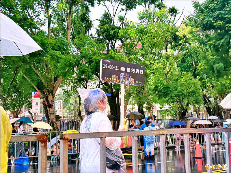 《大象來了》疏散不佳惹民怨 執勤人員加強分流