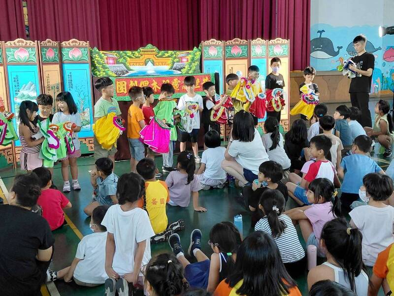 布袋戲向下扎根!雲林40幼兒園巡演 最後11場演出9月接力登場