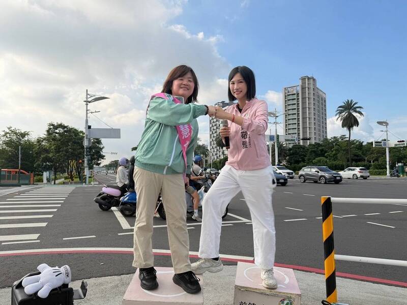 高雄跨區女力攜手爭取支持 陳慧文偕黃敬雅媽祖港橋拜票