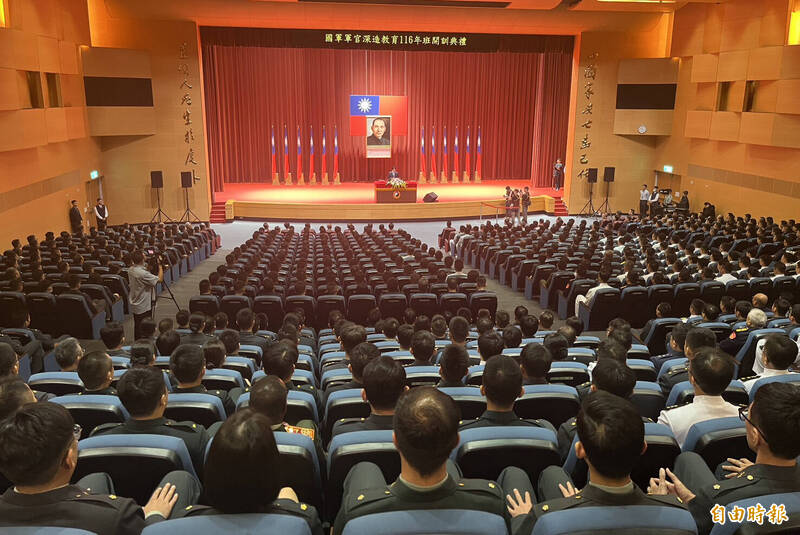 賴清德總統前往桃園八德的國防大學率真校區，出席軍官深造教育（陸海空軍指參學院、戰爭學院）116年班開訓典禮。（記者李容萍攝）