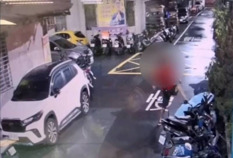 與妻爭吵氣不過 醉漢隨機踹機車被法辦