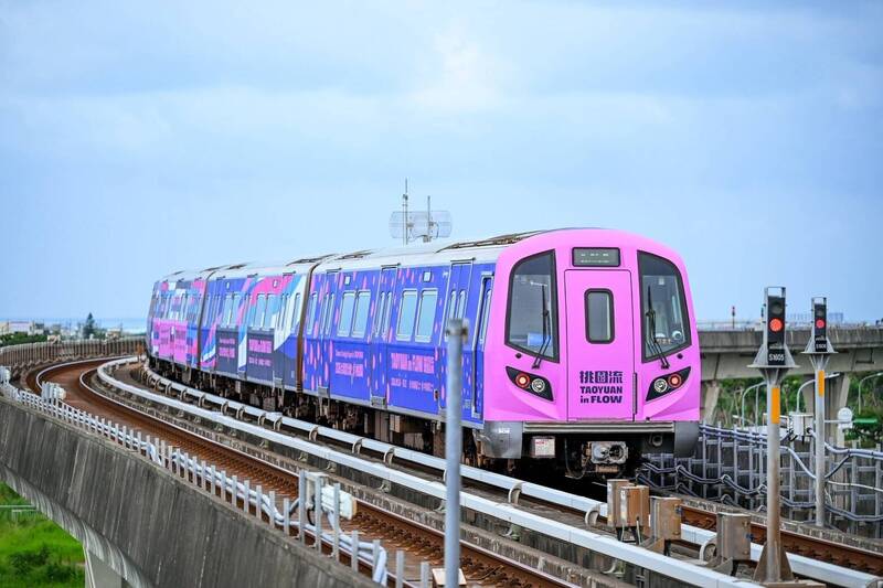 2026台灣設計展彩繪列車啟航 機捷A12、A13站入口意象換新裝