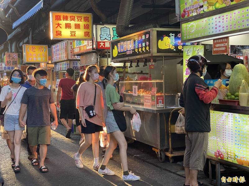 宜蘭市東門夜市推「現金放大術」 自備環保用具100元當200元用