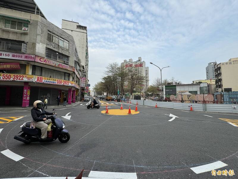 高雄「標線型圓環」防「切西瓜」 降低67%事故發生