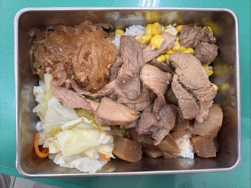 北市成淵高中疑爆食物中毒 衛生局勒令停餐