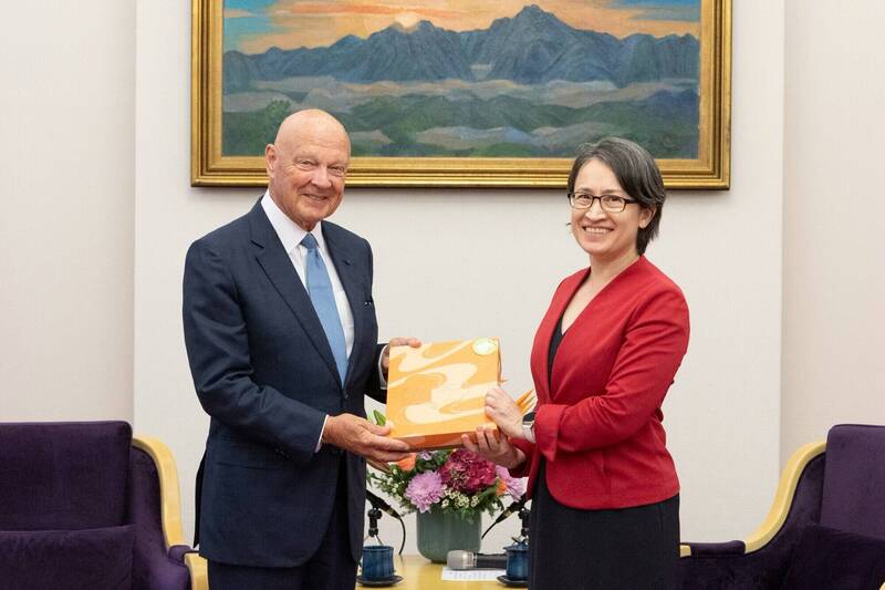 副總統蕭美琴昨會見美國美國前戰略司令部司令埃利斯將軍率領的史丹福大學胡佛研究所「台灣在印太地區」計畫學者訪問團。（總統府提供）